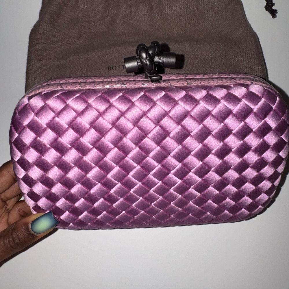 Bottega Veneta Mauve Pink Woven Satin Knot Clutch - Picture 3 of 11